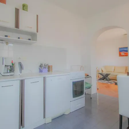 Apartman Marina No. 3 *